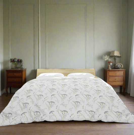 duvet-cover-with-wildflowers-in-classic-bedroom